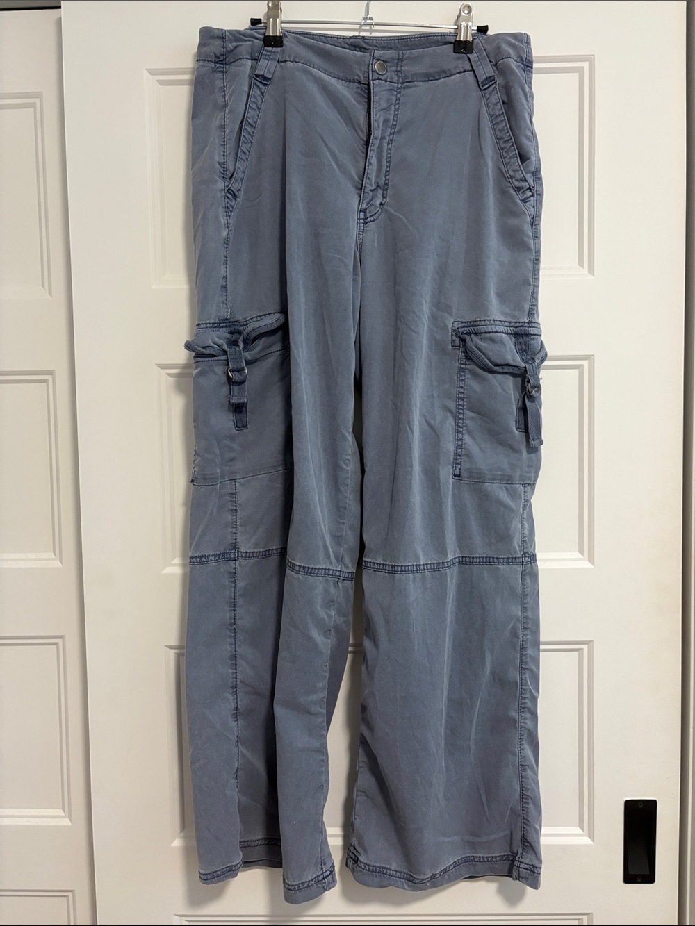 Women's Light Blue Cargo Jeans - Comfortable Utility Style